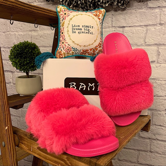 BAMBOO Shoes - NIB Bamboo Pink Fluff Faux Fur Sandals Slides
